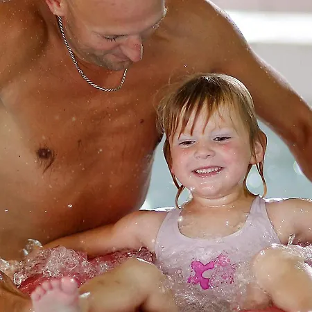 6 Person In Skaerbaek-by Traum